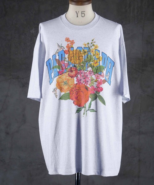 Paragraph（パラグラフ）の「Paragraph / パラグラフ FLOWER ARCH LOGO Tシャツ（Tシャツ/カットソー・メンズ・ブルー/クリーム/グレー/チャコールグレー・FREE）」の3枚目の写真