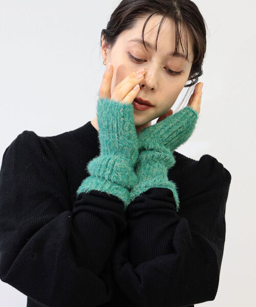 Ray BEAMS（レイビームス）の「Ray BEAMS / フラッフィー アームウォーマー（手袋・レディース・グリーン/オレンジ・ONE SIZE）」の2枚目の写真