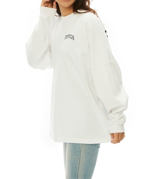RVCA(ルーカ)の「RVCA レディース ARCHED FAKE RVCA LT ロングスリーブTシャツ【2022年秋冬モデル】/ルーカ長袖ロンT(Tシャツ/カットソー・レディース・ホワイト/ブラック・SMALL/MEDIUM/X-SMALL)」の4枚目の写真