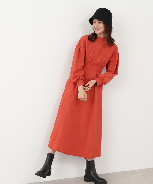 N.(N. Natural Beauty Basic)(エヌエヌナチュラルビューティーベーシック)の「カーブヨークウエストタックワンピース(ワンピース・レディース・ベージュ/レッド/ブルー・MEDIUM)」の5枚目の写真