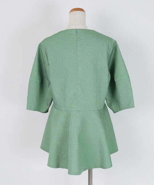 UR'S(ユアーズ)の「ふくれジャガードVネックトップス(Tシャツ/カットソー・レディース・ホワイト/グレイッシュベージュ/ブラック/グリーン・S/M/L)」の13枚目の写真