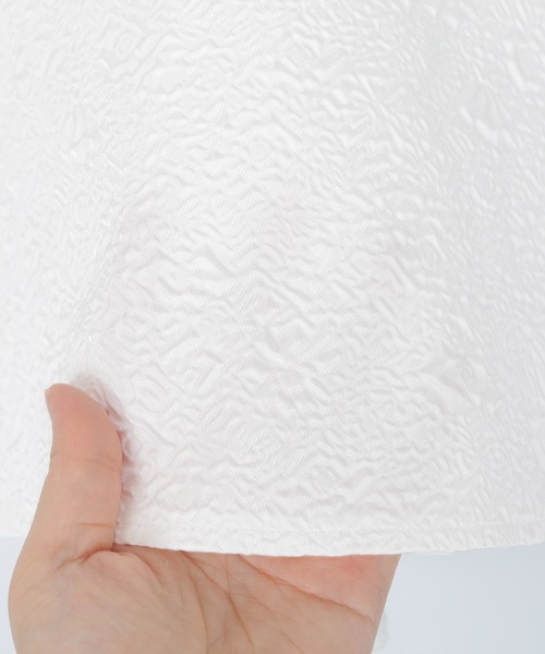 UR'S(ユアーズ)の「ふくれジャガードVネックトップス(Tシャツ/カットソー・レディース・ホワイト/グレイッシュベージュ/ブラック/グリーン・S/M/L)」の19枚目の写真