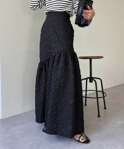 CAPRICIEUX LE'MAGE（カプリシューレマージュ）の「エンボスフレアスカート（スカート・レディース・アイボリー/ブラック・36/38）」の5枚目の写真