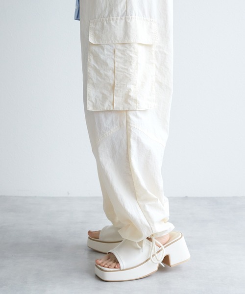 w closet（ダブルクローゼット）の「切替イージーカーゴパンツ（カーゴパンツ・レディース・ブラック/パープル/オフホワイト/カーキ/ピンク/ライトカーキ・FREE）」の22枚目の写真