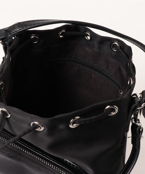 Lace Ladies(レースレディース)の「巾着型多ポケット2WAYショルダーバッグ(ショルダーバッグ・レディース・ブラック・FREE)」の3枚目の写真