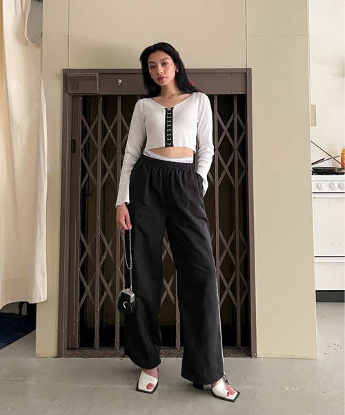 EPIMI E'PIMMY(エピミエピミー)の「ホックデザインリブカーディガン(カーディガン/ボレロ・レディース・オフホワイト/グレー/ブラック・MEDIUM)」の4枚目の写真