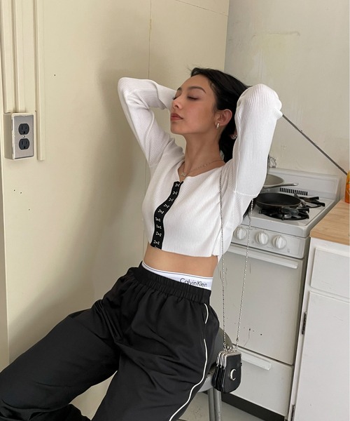 EPIMI E'PIMMY(エピミエピミー)の「ホックデザインリブカーディガン(カーディガン/ボレロ・レディース・オフホワイト/グレー/ブラック・MEDIUM)」の10枚目の写真