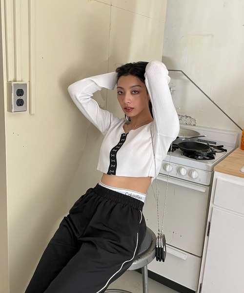 EPIMI E'PIMMY(エピミエピミー)の「ホックデザインリブカーディガン(カーディガン/ボレロ・レディース・オフホワイト/グレー/ブラック・MEDIUM)」の11枚目の写真