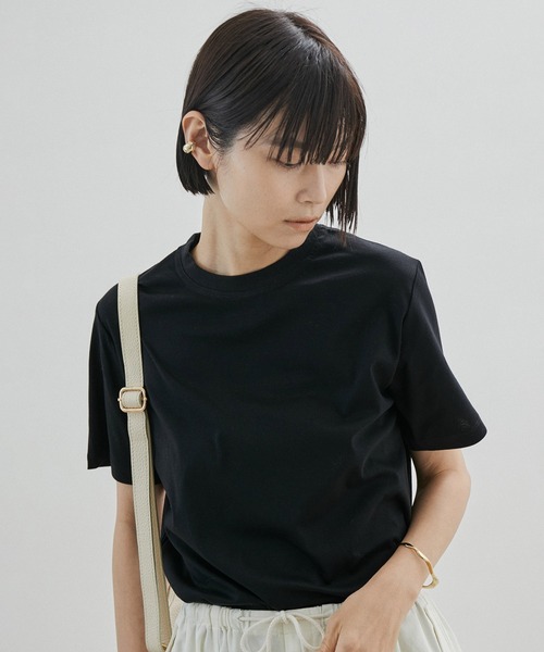 SALON adam et rope'（サロン アダム エ ロペ）の「【UVケア・接触冷感・洗濯耐久】PRIMA VEIL コットンコンパクトTシャツ（Tシャツ/カットソー・レディース・ホワイト/ブラック/カーキ・FREE）」の10枚目の写真