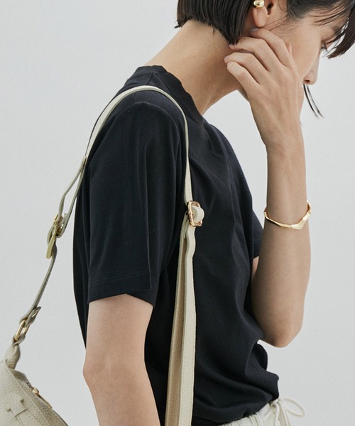 SALON adam et rope'（サロン アダム エ ロペ）の「【UVケア・接触冷感・洗濯耐久】PRIMA VEIL コットンコンパクトTシャツ（Tシャツ/カットソー・レディース・ホワイト/ブラック/カーキ・FREE）」の11枚目の写真