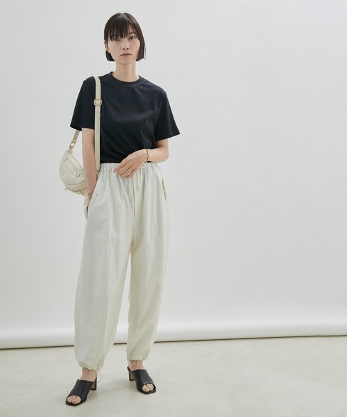 SALON adam et rope'（サロン アダム エ ロペ）の「【UVケア・接触冷感・洗濯耐久】PRIMA VEIL コットンコンパクトTシャツ（Tシャツ/カットソー・レディース・ホワイト/ブラック/カーキ・FREE）」の8枚目の写真