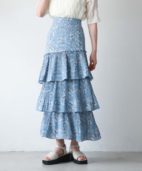 archives（アルシーヴ）の「花柄アシメプリーツティアードスカート（スカート・レディース・ブラック/アイボリー/ブルー・MEDIUM）」の10枚目の写真