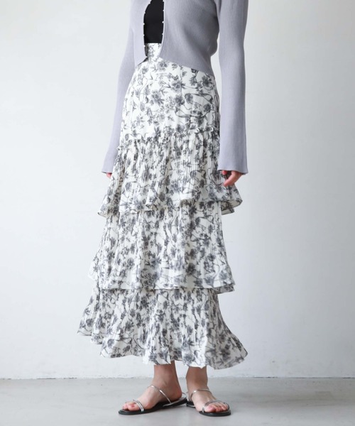 archives（アルシーヴ）の「花柄アシメプリーツティアードスカート（スカート・レディース・ブラック/アイボリー/ブルー・MEDIUM）」の8枚目の写真