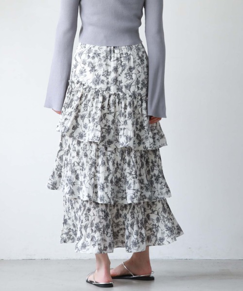 archives（アルシーヴ）の「花柄アシメプリーツティアードスカート（スカート・レディース・ブラック/アイボリー/ブルー・MEDIUM）」の17枚目の写真