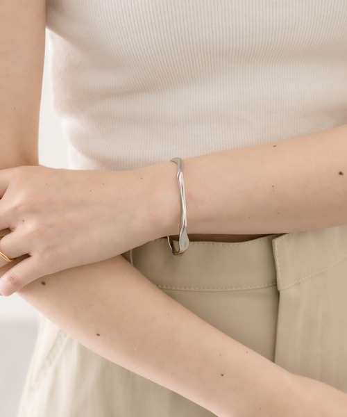 mystic（ミスティック）の「[Eau]naminami bangle（バングル/リストバンド・レディース・ゴールド/シルバー・ONE SIZE）」の4枚目の写真