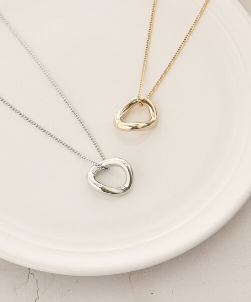 le.coeur blanc（ルクールブラン）の「ニュアンスフープロングネックレス（ネックレス・レディース・シルバー/ゴールド・FREE）」の3枚目の写真