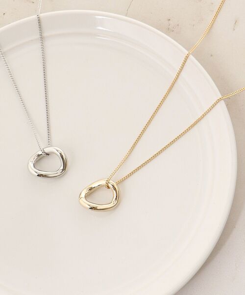 le.coeur blanc（ルクールブラン）の「ニュアンスフープロングネックレス（ネックレス・レディース・シルバー/ゴールド・FREE）」の5枚目の写真