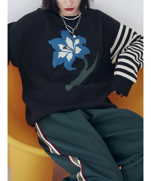 jouetie（ジュエティ）の「フラワーモチーフジャカードニット（ニット/セーター・レディース・ブルー/イエロー/ブラック・MEDIUM）」の10枚目の写真