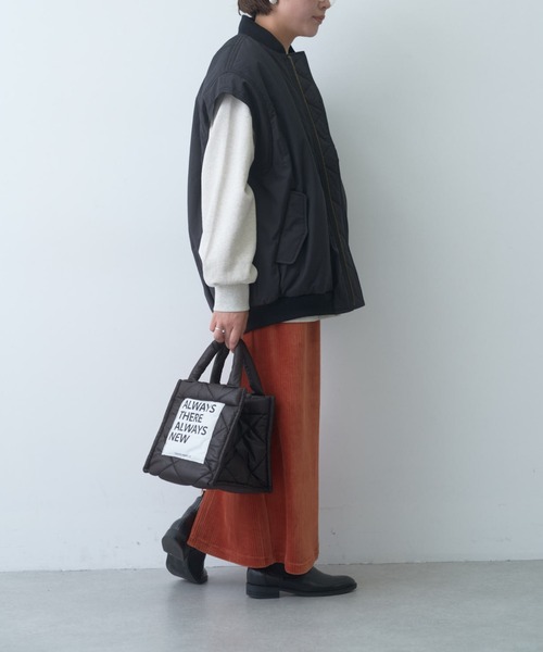 THEATRE PRODUCTS(シアタープロダクツ)の「【THEATRE PRODUCTS】“SINGBOARD”PUFFER BAG-(ハンドバッグ・レディース・ベージュ/ブラック・FREE)」の10枚目の写真
