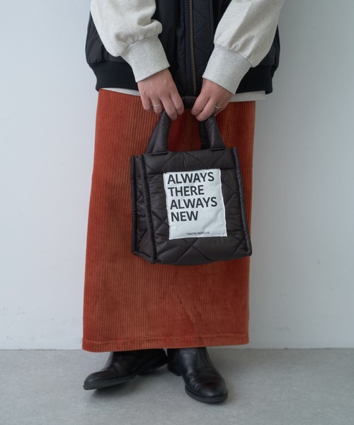THEATRE PRODUCTS(シアタープロダクツ)の「【THEATRE PRODUCTS】“SINGBOARD”PUFFER BAG-(ハンドバッグ・レディース・ベージュ/ブラック・FREE)」の3枚目の写真