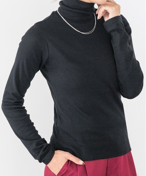 ad thie(アドティエ)の「滑らかストレッチ素材 プレーンタートル(Tシャツ/カットソー・レディース・ブラック/ピンク/ブラウン/チャコール/オフホワイト/ナチュラル・FREE/LL)」の3枚目の写真