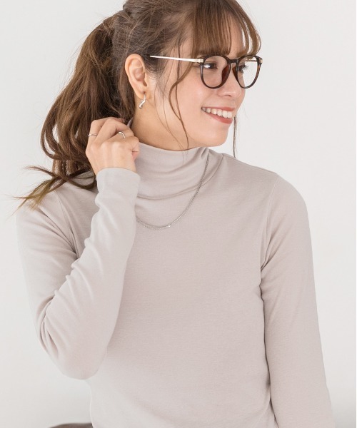 ad thie(アドティエ)の「滑らかストレッチ素材 プレーンタートル(Tシャツ/カットソー・レディース・ブラック/ピンク/ブラウン/チャコール/オフホワイト/ナチュラル・FREE/LL)」の19枚目の写真