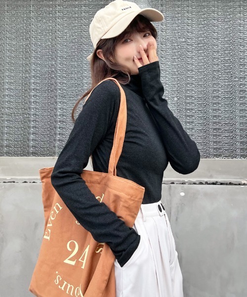 ad thie(アドティエ)の「滑らかストレッチ素材 プレーンタートル(Tシャツ/カットソー・レディース・ブラック/ピンク/ブラウン/チャコール/オフホワイト/ナチュラル・FREE/LL)」の16枚目の写真