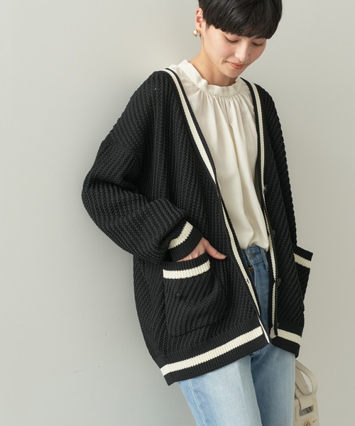 AMERICAN HOLIC(アメリカンホリック)の「エコカルットチルデンVネックニットカーディガン<エコ・軽い・ニット>(カーディガン/ボレロ・レディース・アイボリー/ブラック・L/M)」の2枚目の写真