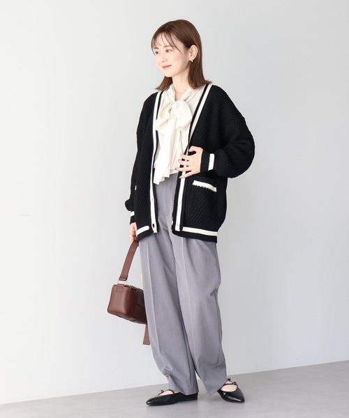 AMERICAN HOLIC(アメリカンホリック)の「エコカルットチルデンVネックニットカーディガン<エコ・軽い・ニット>(カーディガン/ボレロ・レディース・アイボリー/ブラック・L/M)」の12枚目の写真