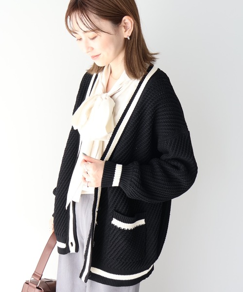 AMERICAN HOLIC(アメリカンホリック)の「エコカルットチルデンVネックニットカーディガン<エコ・軽い・ニット>(カーディガン/ボレロ・レディース・アイボリー/ブラック・L/M)」の7枚目の写真