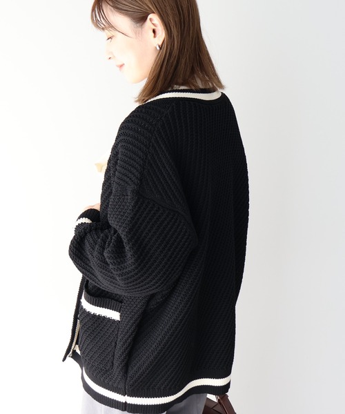 AMERICAN HOLIC(アメリカンホリック)の「エコカルットチルデンVネックニットカーディガン<エコ・軽い・ニット>(カーディガン/ボレロ・レディース・アイボリー/ブラック・L/M)」の8枚目の写真