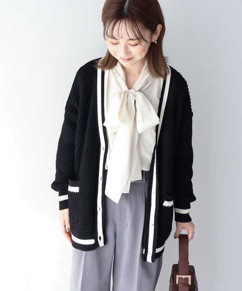 AMERICAN HOLIC(アメリカンホリック)の「エコカルットチルデンVネックニットカーディガン<エコ・軽い・ニット>(カーディガン/ボレロ・レディース・アイボリー/ブラック・L/M)」の4枚目の写真