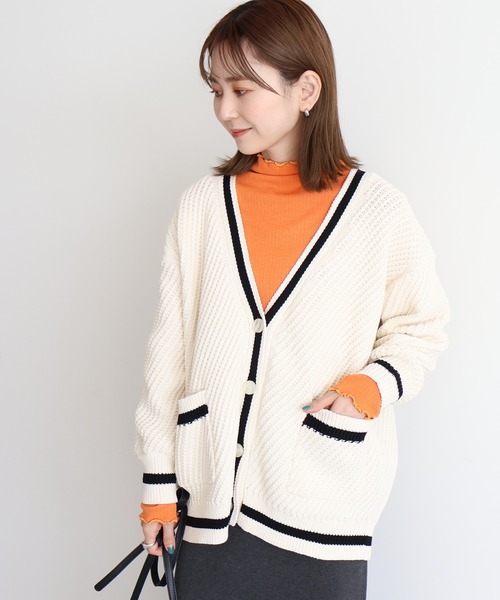 AMERICAN HOLIC(アメリカンホリック)の「エコカルットチルデンVネックニットカーディガン<エコ・軽い・ニット>(カーディガン/ボレロ・レディース・アイボリー/ブラック・L/M)」の20枚目の写真