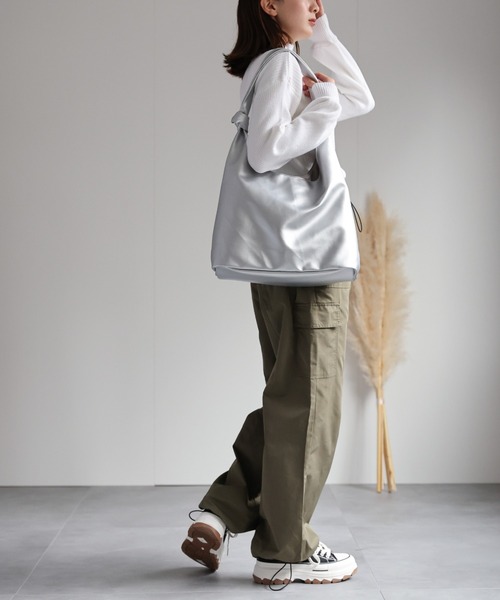 sakishimatokyo(サキシマトーキョー)の「ボリュームスリーブ ボトルネックニットTOPS/ボリューム袖トップス(ニット/セーター・レディース・ホワイト/ブラック/ライトベージュ/モカ・FREE)」の10枚目の写真