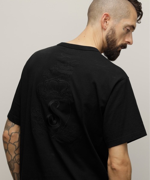 Schott（ショット）の「Schott/ショット/HENLEY TｰSHIRT "CREST DRAGON EMB"/刺繍ヘンリーTシャツ "クレスト ドラゴン"（Tシャツ/カットソー・メンズ・ブラック/ベージュ/ホワイト・M/S/XL/L）」の3枚目の写真