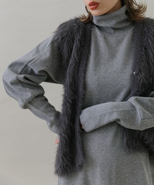 URBAN RESEARCH Sonny Label(アーバンリサーチサニーレーベル)の「フェザーニットベスト(ベスト・レディース・ベージュ系その他/チャコールグレー・FREE)」の3枚目の写真
