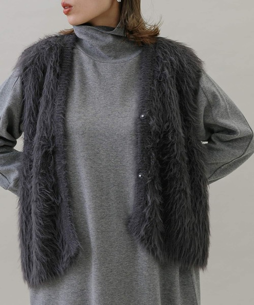 URBAN RESEARCH Sonny Label(アーバンリサーチサニーレーベル)の「フェザーニットベスト(ベスト・レディース・ベージュ系その他/チャコールグレー・FREE)」の4枚目の写真
