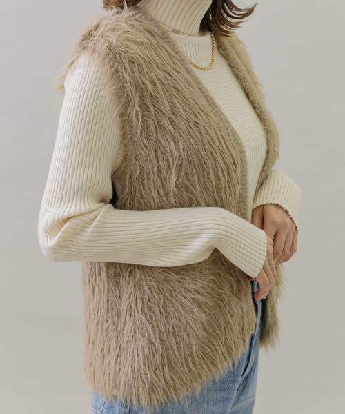 URBAN RESEARCH Sonny Label(アーバンリサーチサニーレーベル)の「フェザーニットベスト(ベスト・レディース・ベージュ系その他/チャコールグレー・FREE)」の13枚目の写真