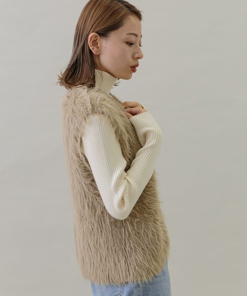 URBAN RESEARCH Sonny Label(アーバンリサーチサニーレーベル)の「フェザーニットベスト(ベスト・レディース・ベージュ系その他/チャコールグレー・FREE)」の17枚目の写真