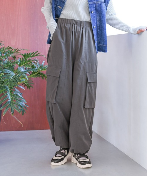 LEPSIM（レプシィム）の「ワイドカーゴポケットパンツ　987520（カーゴパンツ・レディース・カーキ/チャコールグレー/サックスブルー/アイボリー・FREE）」の7枚目の写真