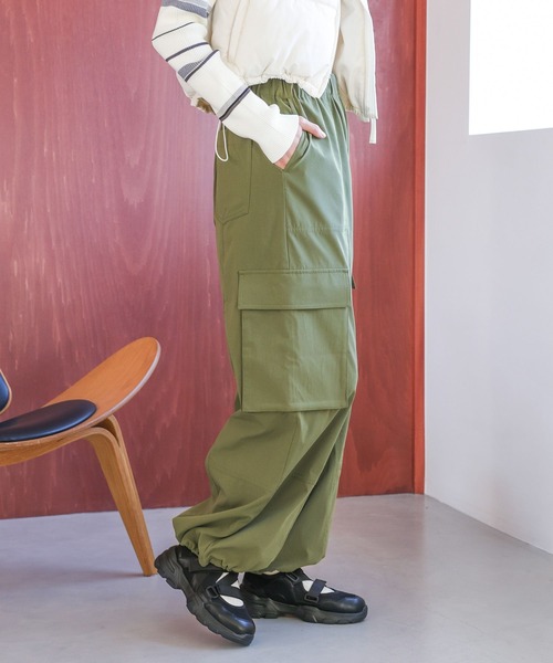 LEPSIM（レプシィム）の「ワイドカーゴポケットパンツ　987520（カーゴパンツ・レディース・カーキ/チャコールグレー/サックスブルー/アイボリー・FREE）」の12枚目の写真