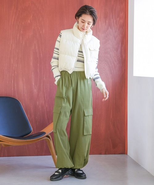 LEPSIM（レプシィム）の「ワイドカーゴポケットパンツ　987520（カーゴパンツ・レディース・カーキ/チャコールグレー/サックスブルー/アイボリー・FREE）」の16枚目の写真