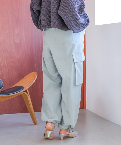 LEPSIM（レプシィム）の「ワイドカーゴポケットパンツ　987520（カーゴパンツ・レディース・カーキ/チャコールグレー/サックスブルー/アイボリー・FREE）」の20枚目の写真