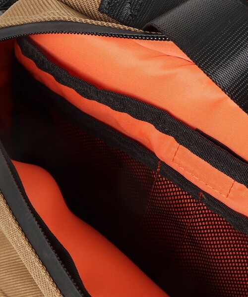 UNIVERSAL OVERALL（ユニバーサルオーバーオール）の「【UNIVERSAL OVERALL】ユーティリティ ショルダーバッグ 6L（ショルダーバッグ・メンズ・ブラック/ベージュ/カーキ/ネイビー・FREE）」の15枚目の写真