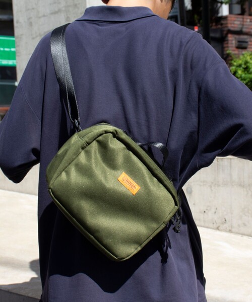 UNIVERSAL OVERALL（ユニバーサルオーバーオール）の「【UNIVERSAL OVERALL】ユーティリティ ショルダーバッグ 6L（ショルダーバッグ・メンズ・ブラック/ベージュ/カーキ/ネイビー・FREE）」の7枚目の写真