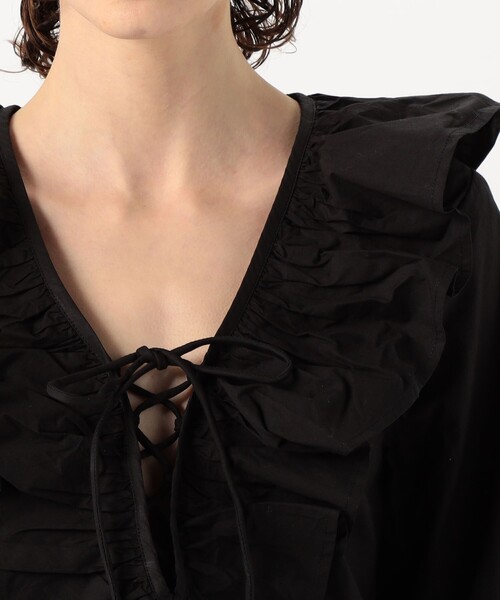 GANNI(ガニー)の「GANNI COTTON POPLIN RUFFLE Vネックブラウス(シャツ/ブラウス・レディース・ホワイト/ブラック・34)」の3枚目の写真