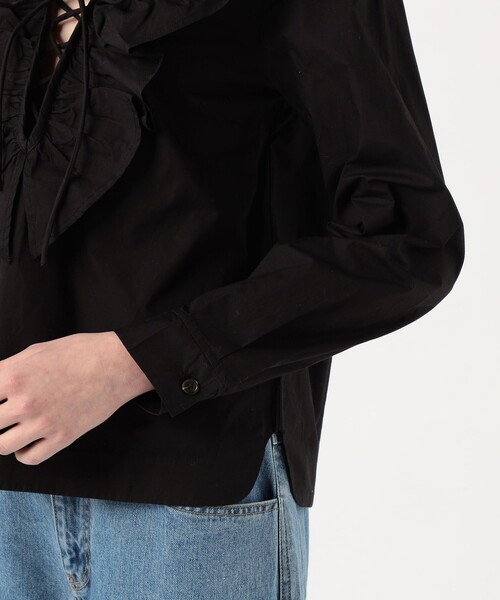 GANNI(ガニー)の「GANNI COTTON POPLIN RUFFLE Vネックブラウス(シャツ/ブラウス・レディース・ホワイト/ブラック・34)」の7枚目の写真