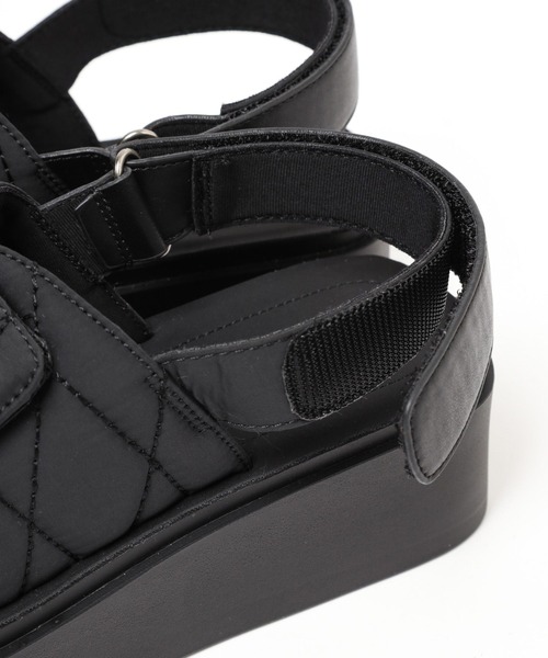 niko and...（ニコアンド）の「オリジナルキルティングサンダル（サンダル・レディース・ブラック/アイボリー・LARGE/MEDIUM/SMALL）」の22枚目の写真