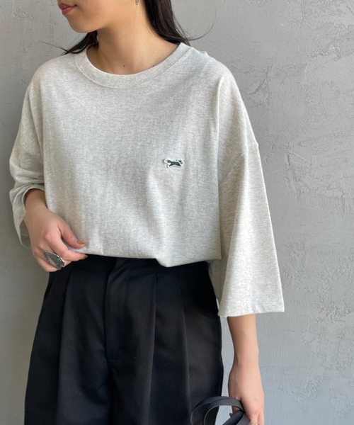 TOWNCRAFT（タウンクラフト）の「[TOWN CRAFT/タウンクラフト・THE FOX/ザフォックス] 別注 ワンポイントロゴワッペン ビッグシルエットTシャツ（Tシャツ/カットソー・レディース・ブラック/アッシュグレー/ブルーグレー/ホワイト/ピンク・M/L/S）」の3枚目の写真