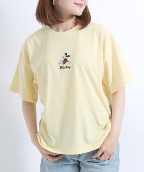 Disney（ディズニー）の「DISNEY（ディズニー）キャラクタープリント・ワンポイント半袖Tシャツ レディース/ミッキーマウス/ミニーマウス（Tシャツ/カットソー・レディース・ダークブルー/ネイビー/モカ/ブルー系その他/ホワイト系その他/ワインレッド/グリーン/グレイッシュベージュ/アイボリー/ホワイト系その他2/グレー/レモンイエロー・M/L）」の12枚目の写真